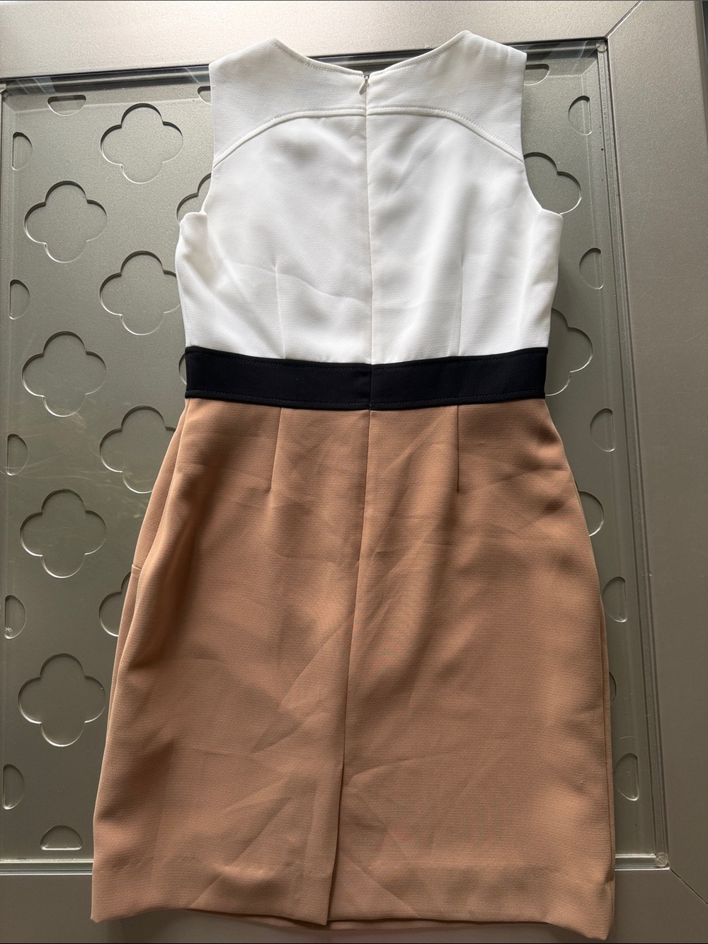 TAHARI ASL Sleeveless Colorblock Sheath Dress White / Black / Camel Size 6P - Picture 9 of 13